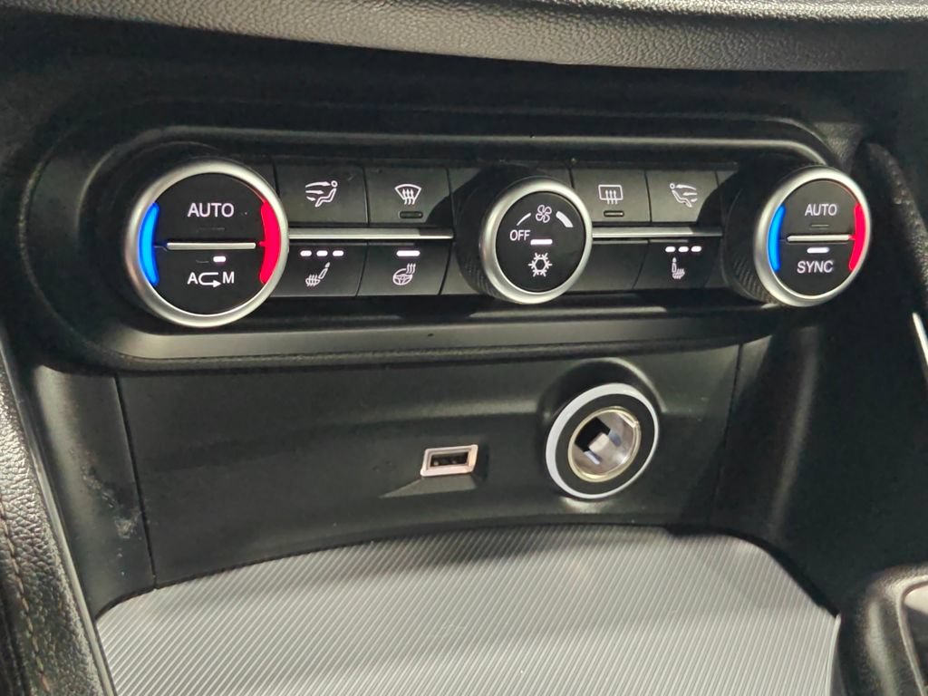 Used 2018 Alfa Romeo Stelvio AWD w/ Cold Weather Package image 8