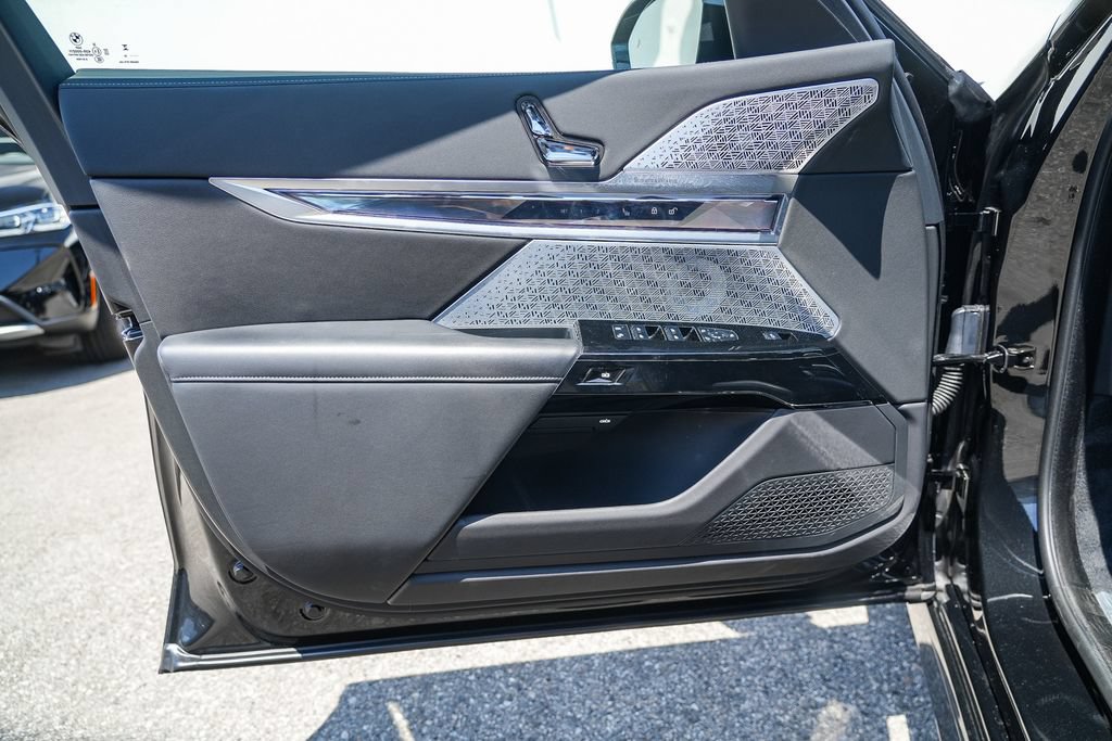 Used 2023 BMW i7 xDrive60 AWD/4WD image 21