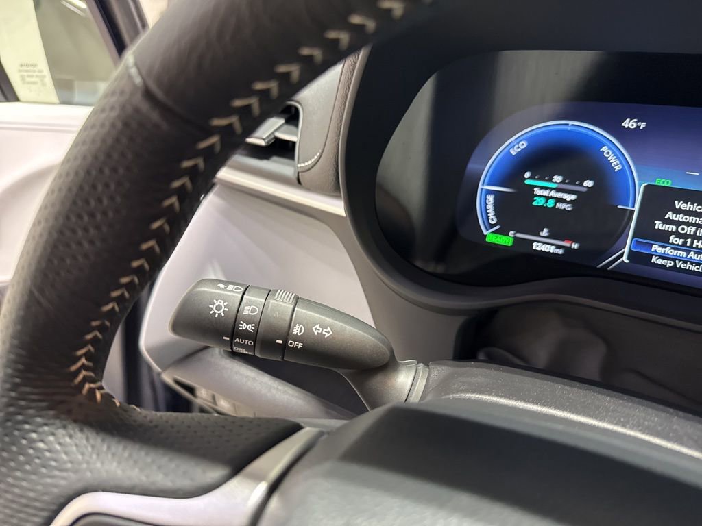 Used 2025 Toyota Sienna XSE image 36