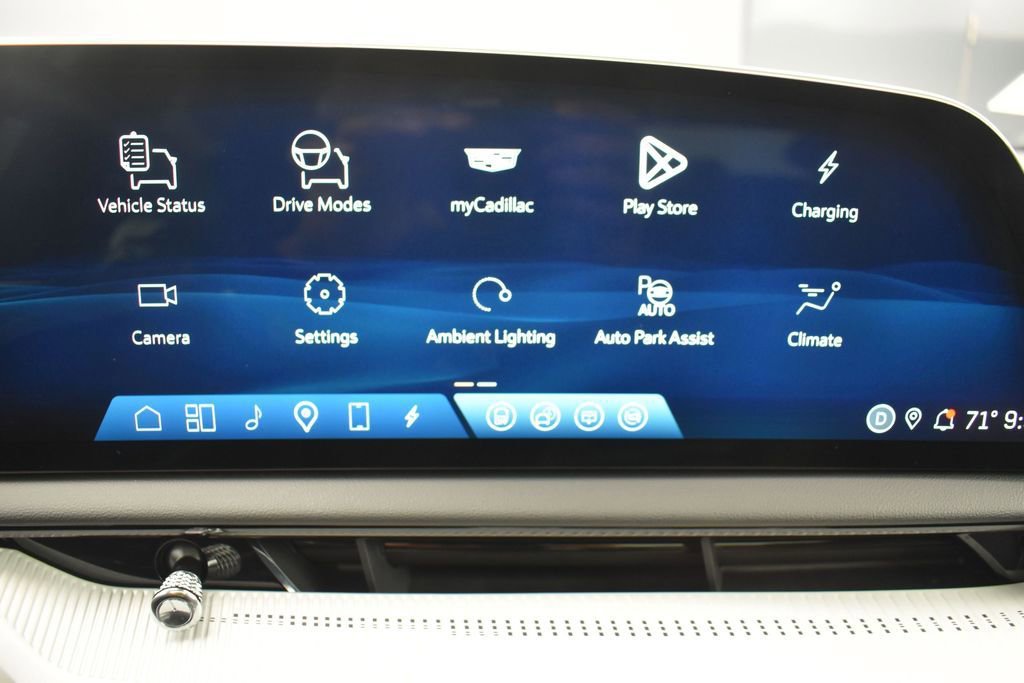 Certified 2025 Cadillac Optiq Luxury 2 AWD/4WD image 21