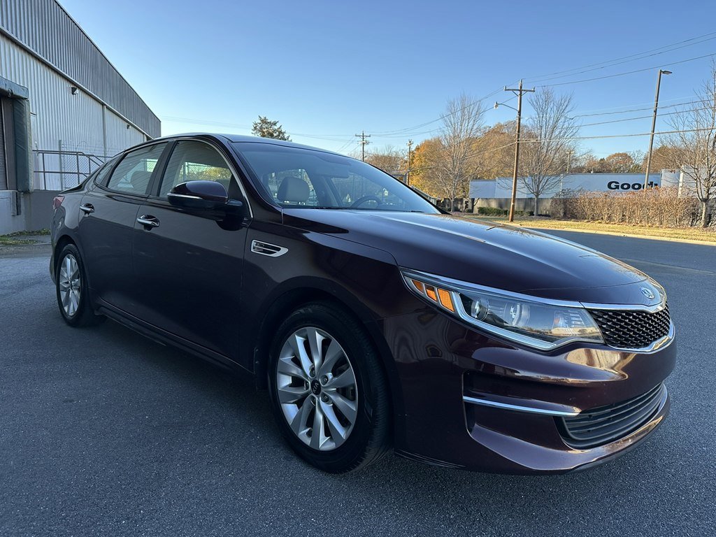 Used 2018 Kia Optima LX w/ 17" Alloy Wheels Package FWD image 7