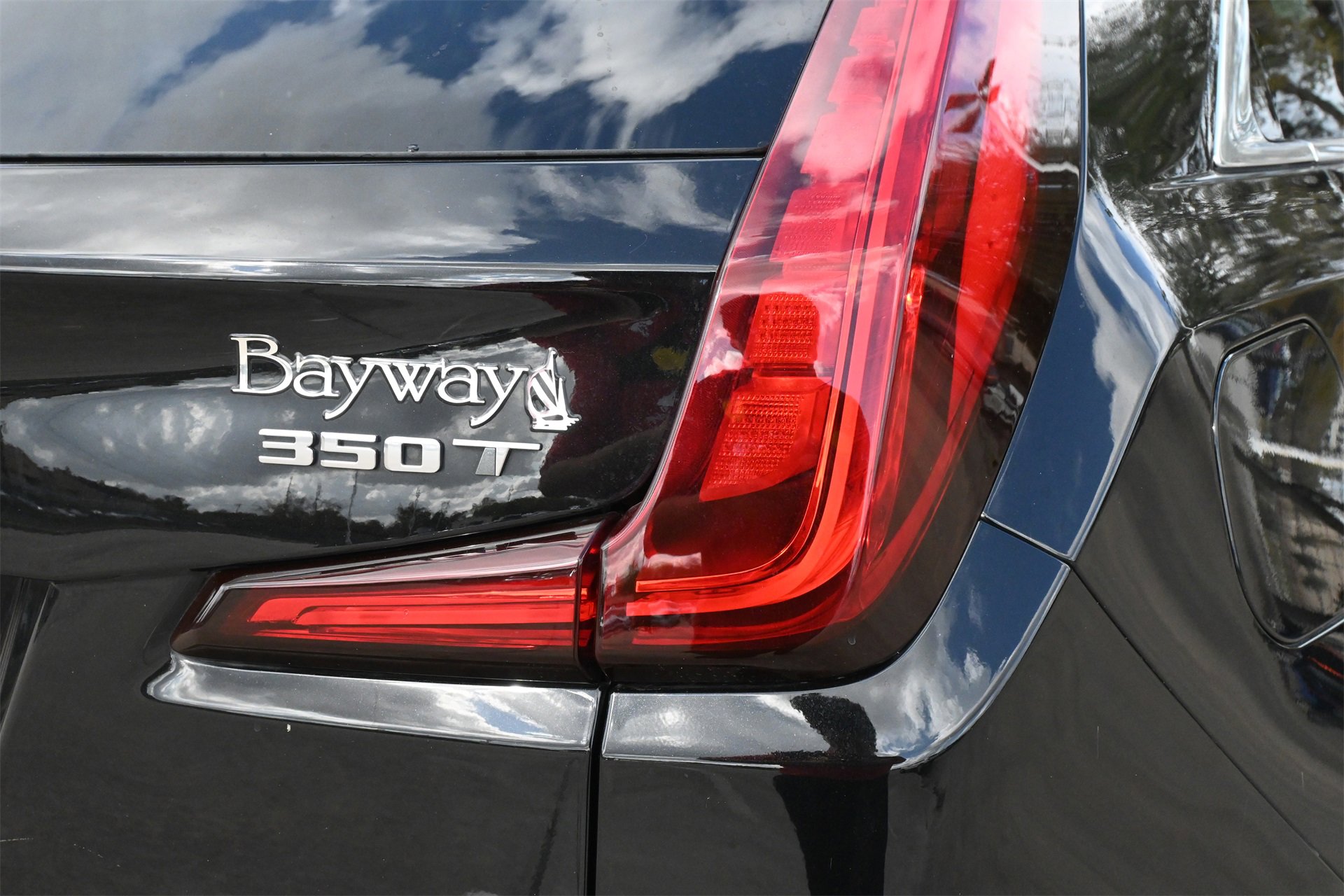 Certified 2023 Cadillac XT4 Luxury w/ Cold Weather Package image 22