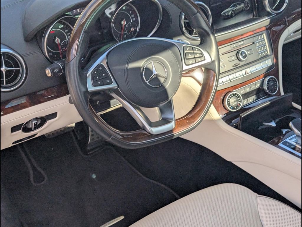 Used 2017 Mercedes-Benz SL 550 image 11