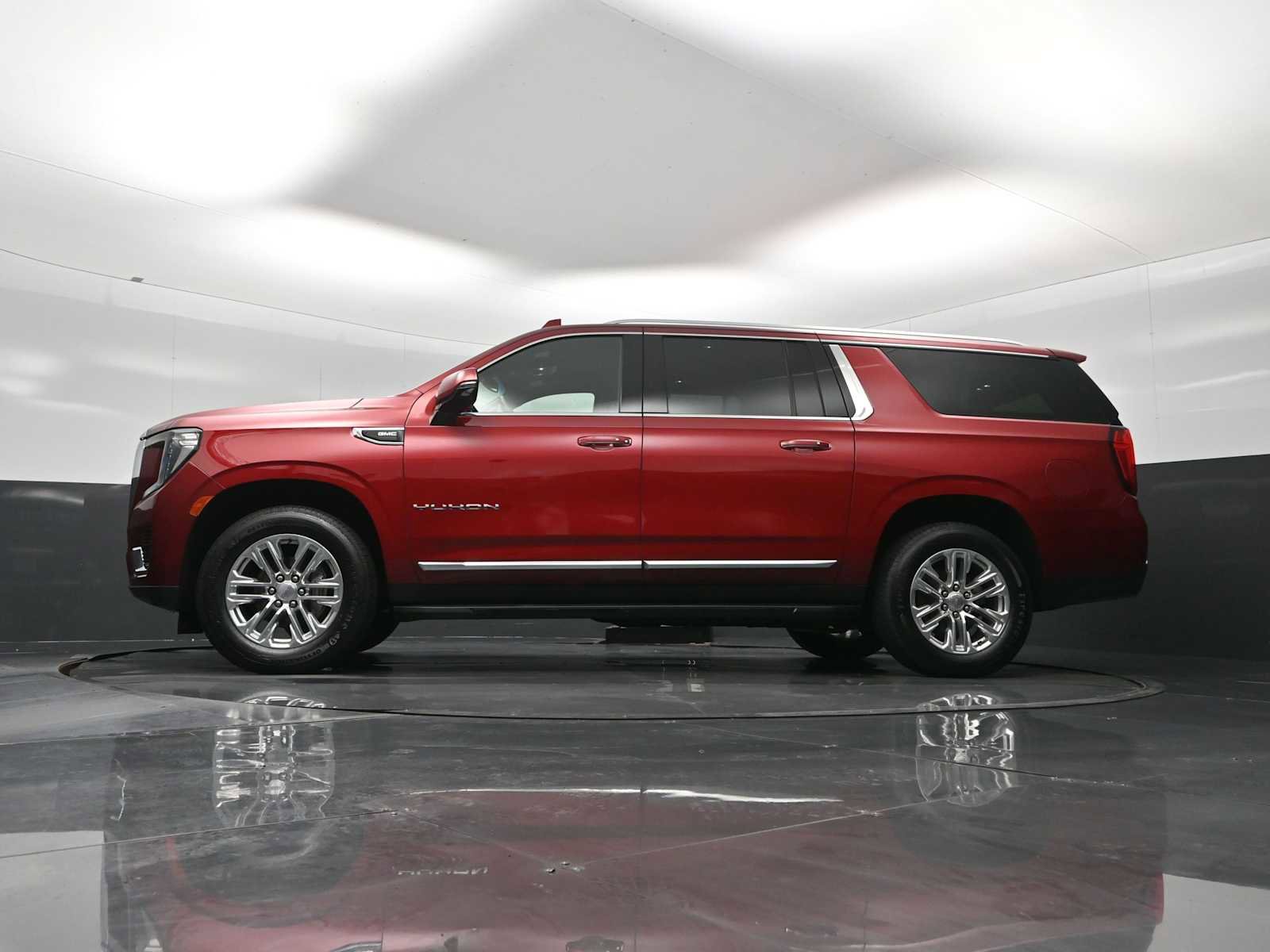Used 2023 GMC Yukon XL SLT w/ SLT Premium Package image 43