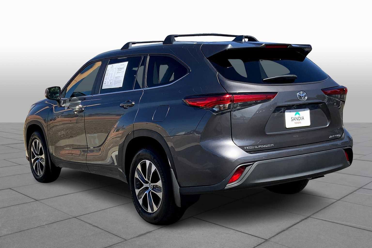 Certified 2023 Toyota Highlander XLE image 10