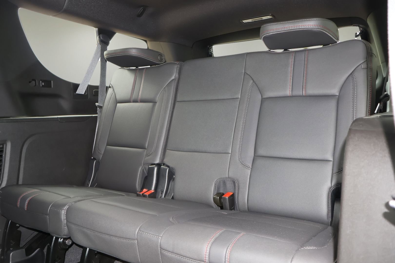 Used 2023 Chevrolet Suburban RST w/ Luxury Package RWD image 12