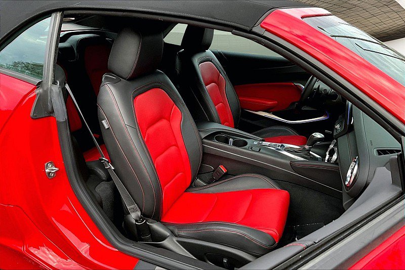 Used 2022 Chevrolet Camaro LT w/ RS Package image 7