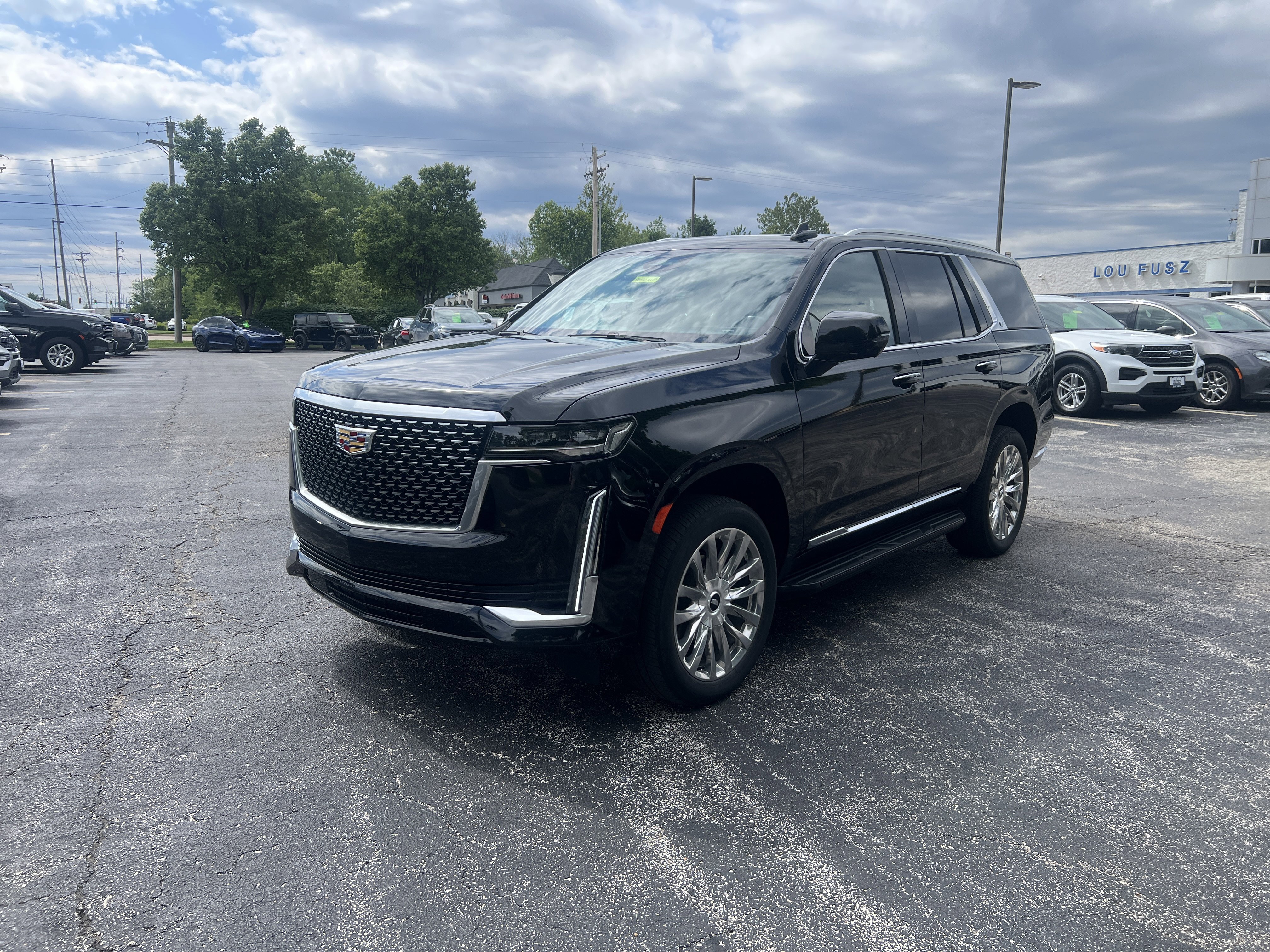 Used 2023 Cadillac Escalade Premium Luxury w/ LPO, Floor Liner Package AWD/4WD image 4
