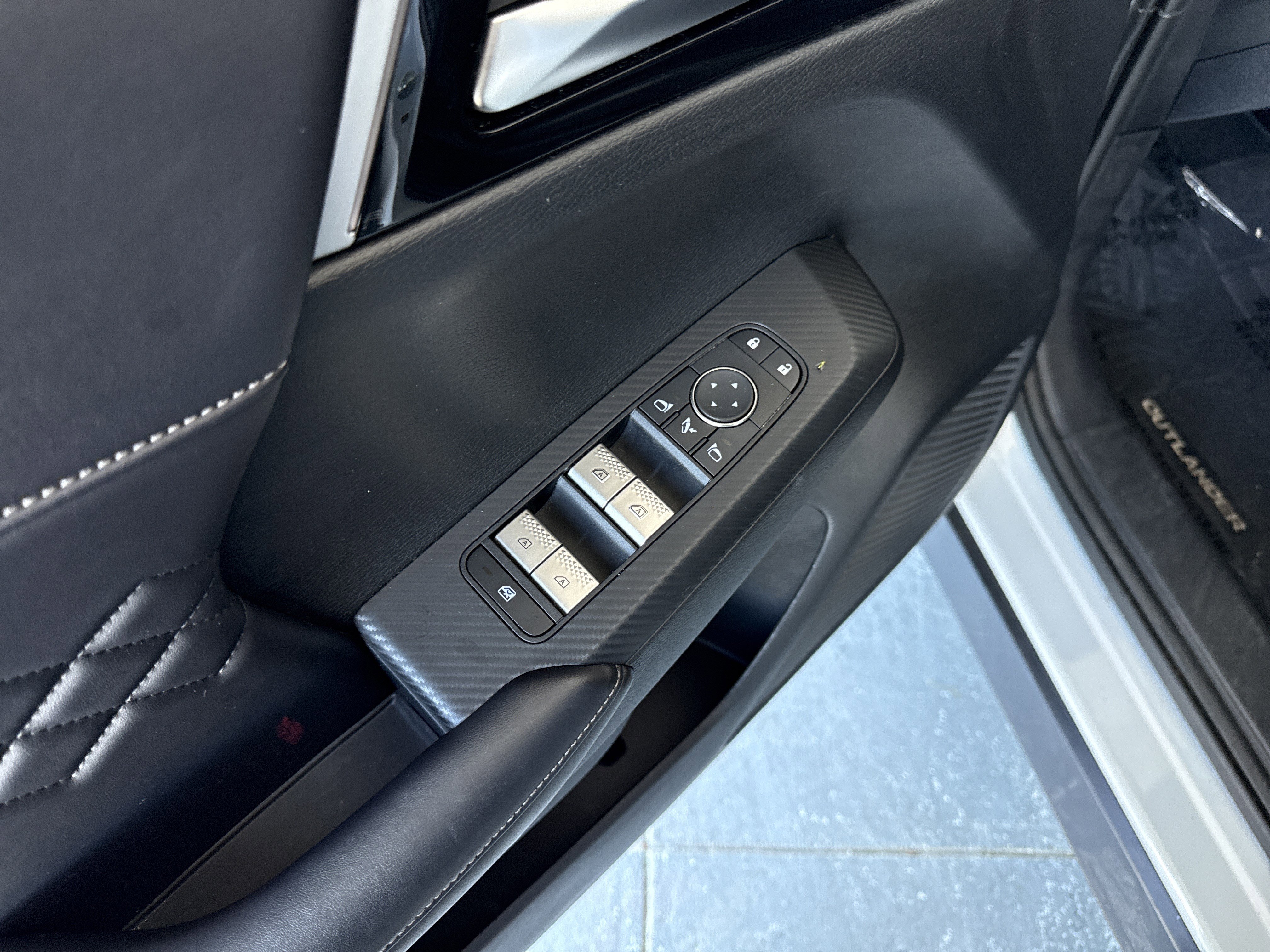 Used 2024 Mitsubishi Outlander SEL Black Edition image 14