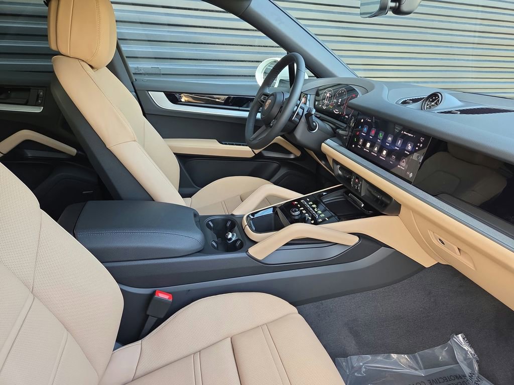 Certified 2026 Porsche Cayenne Coupe image 18