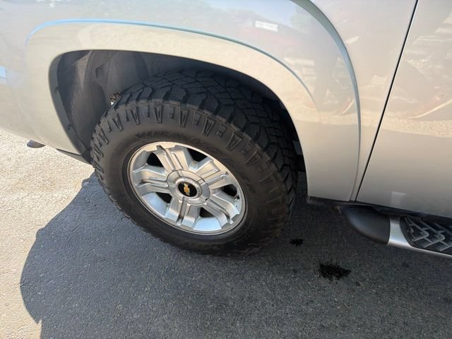 Used 2011 Chevrolet Avalanche LT w/ Suspension Package, Off-Road AWD/4WD image 12
