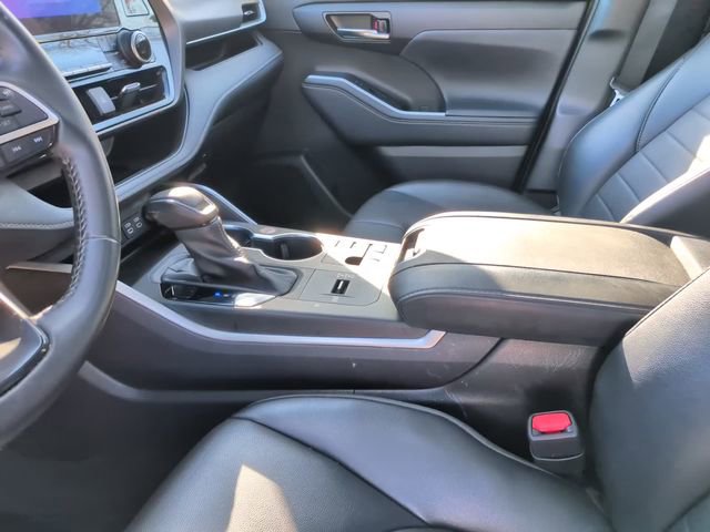 Used 2024 Toyota Highlander XLE image 22