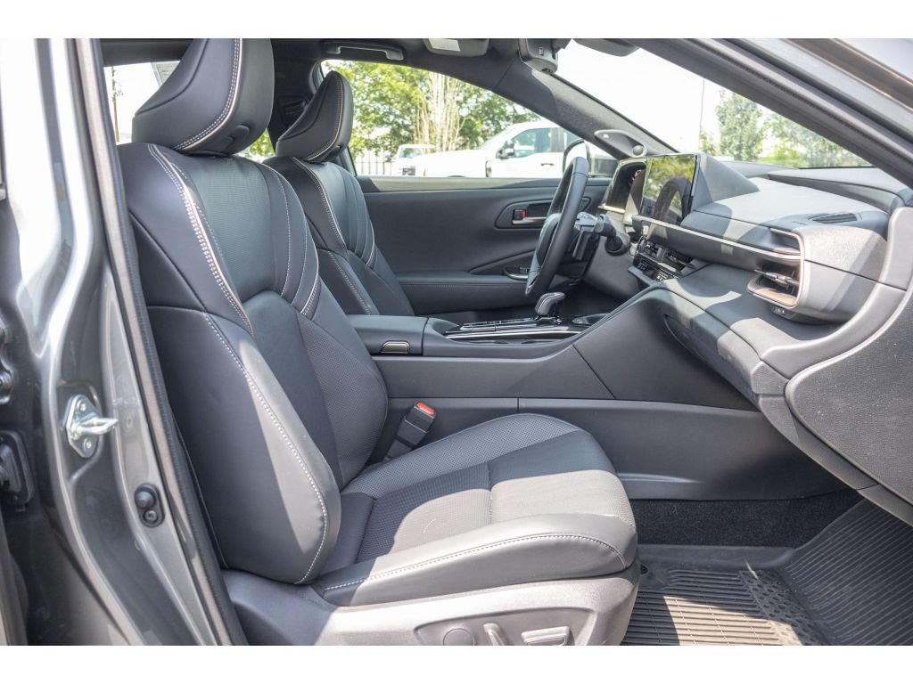 Used 2025 Toyota Crown Platinum AWD/4WD image 10