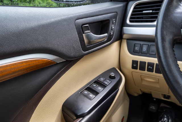 Used 2019 Toyota Highlander Limited FWD image 14