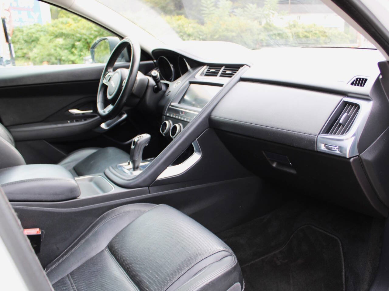 Used 2018 Jaguar E-PACE S image 39