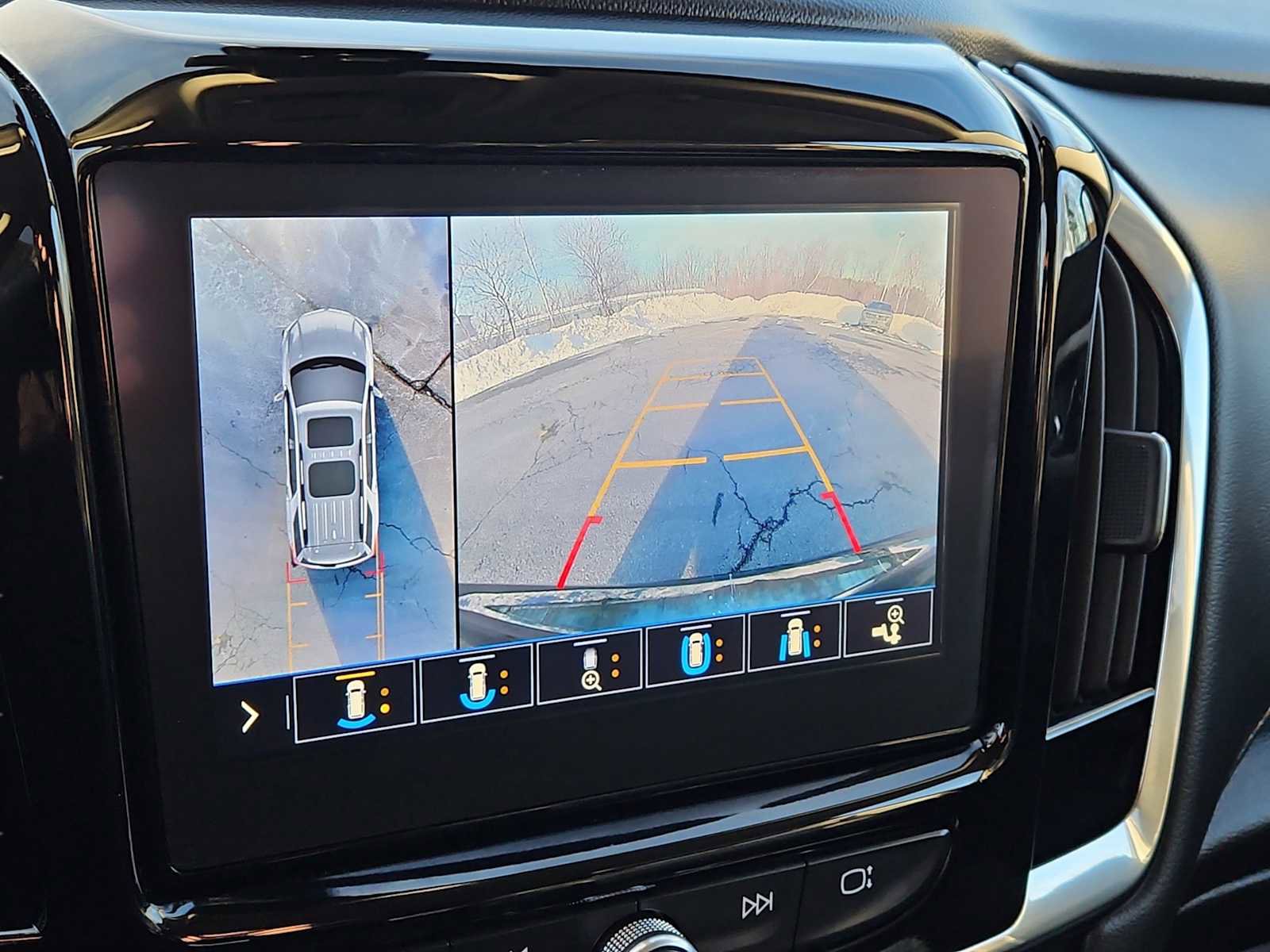 Used 2021 Chevrolet Traverse LT w/ LT Premium Package image 15