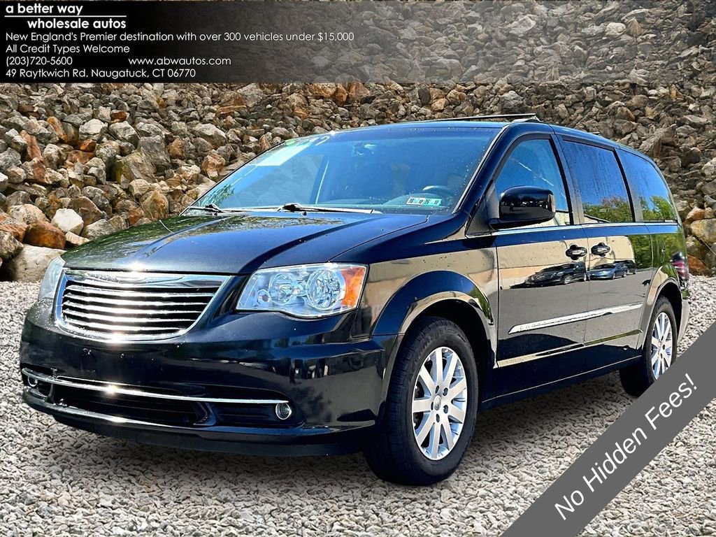 Used 2015 Chrysler Town & Country Touring FWD image 1