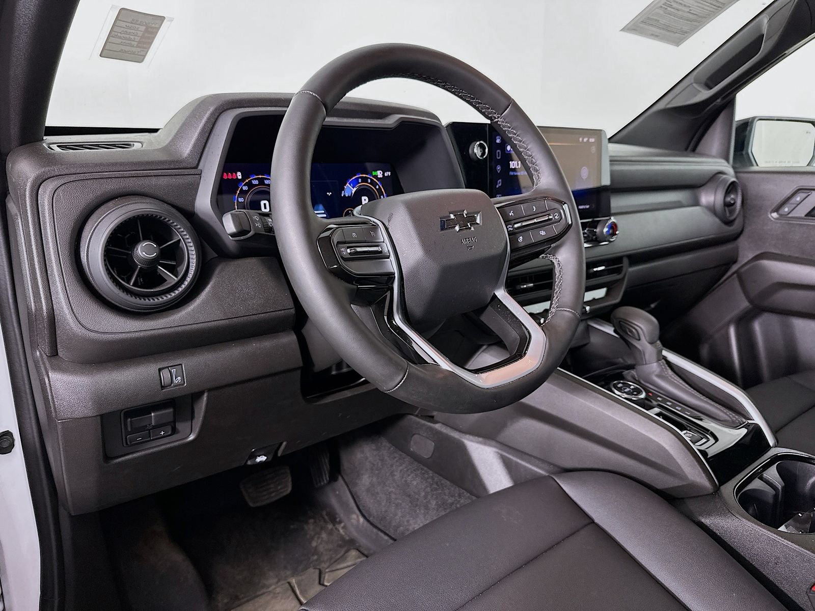 Used 2026 Chevrolet Colorado Trail Boss AWD/4WD image 10