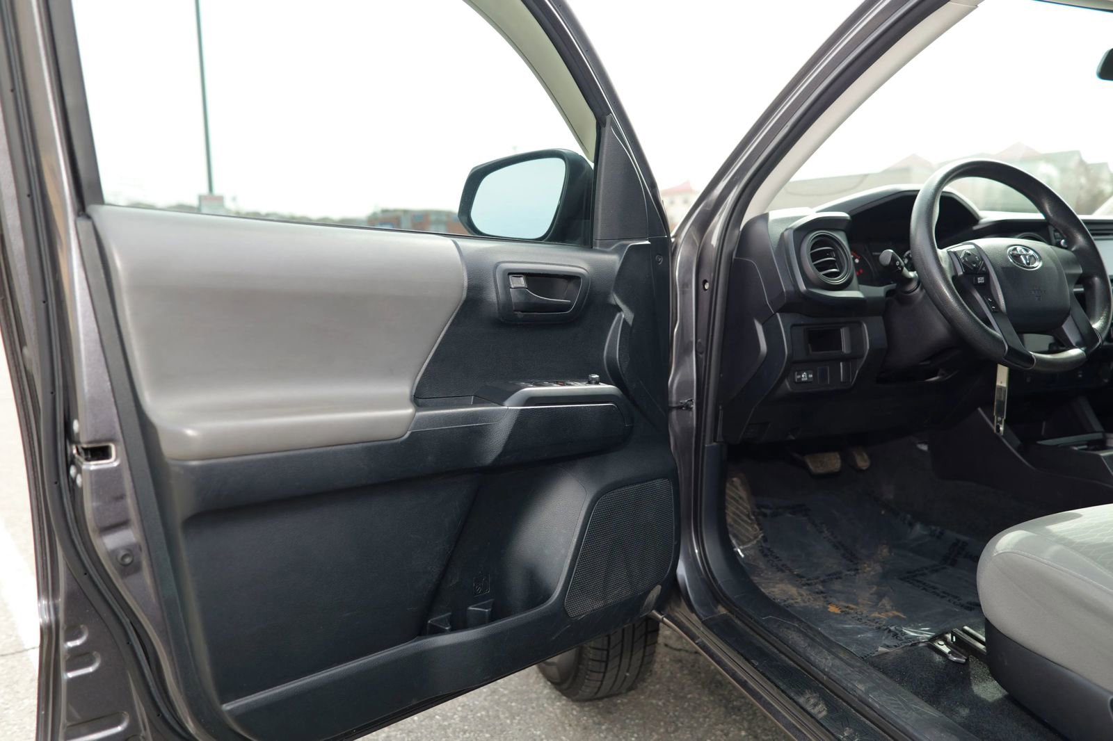 Used 2016 Toyota Tacoma SR RWD image 12