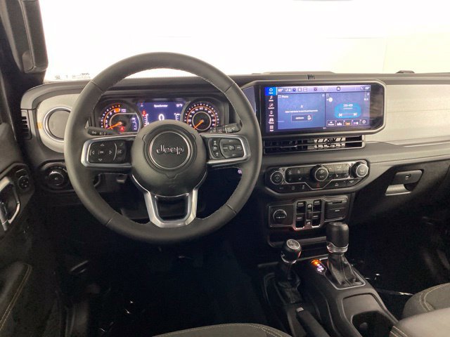 Used 2026 Jeep Wrangler Unlimited Sahara AWD/4WD image 23