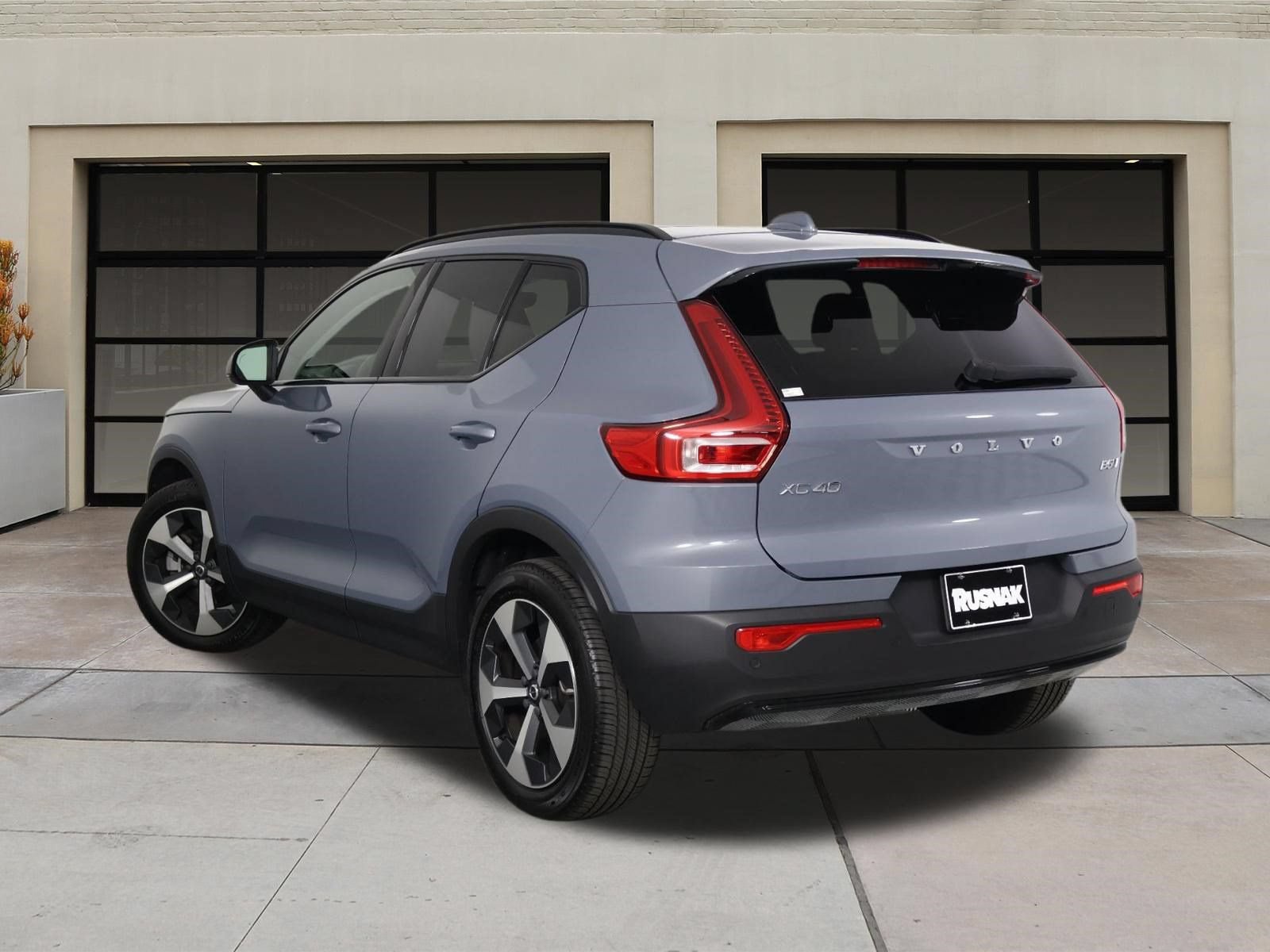 Used 2023 Volvo XC40 B5 Plus w/ Protection Package Premier AWD/4WD image 2