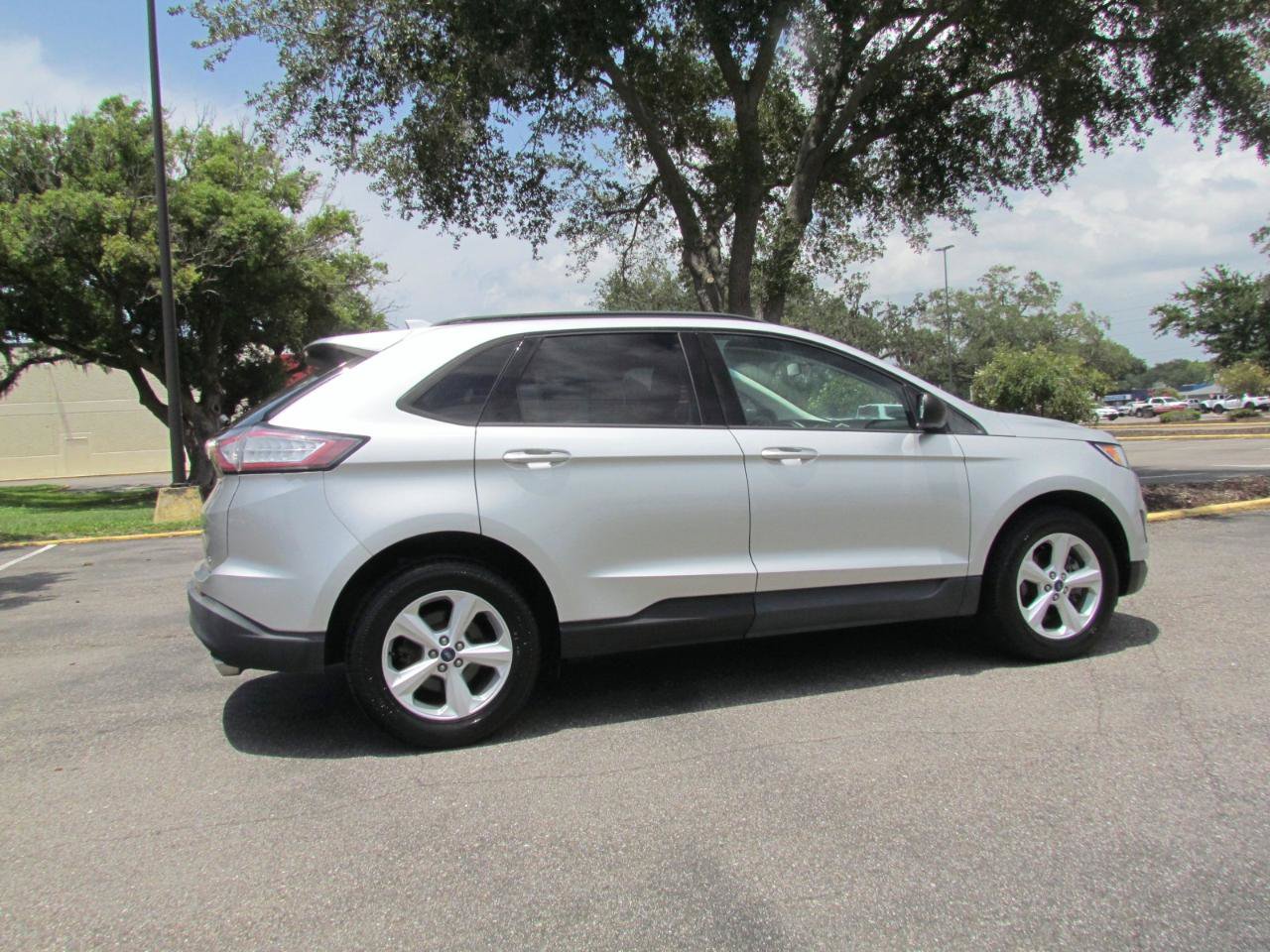 Used 2018 Ford Edge SE FWD image 11