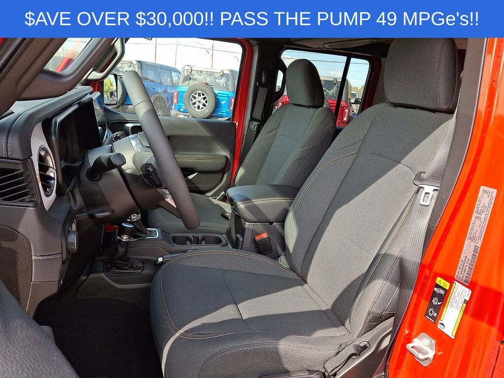 Used 2025 Jeep Wrangler Unlimited Sahara AWD/4WD image 15