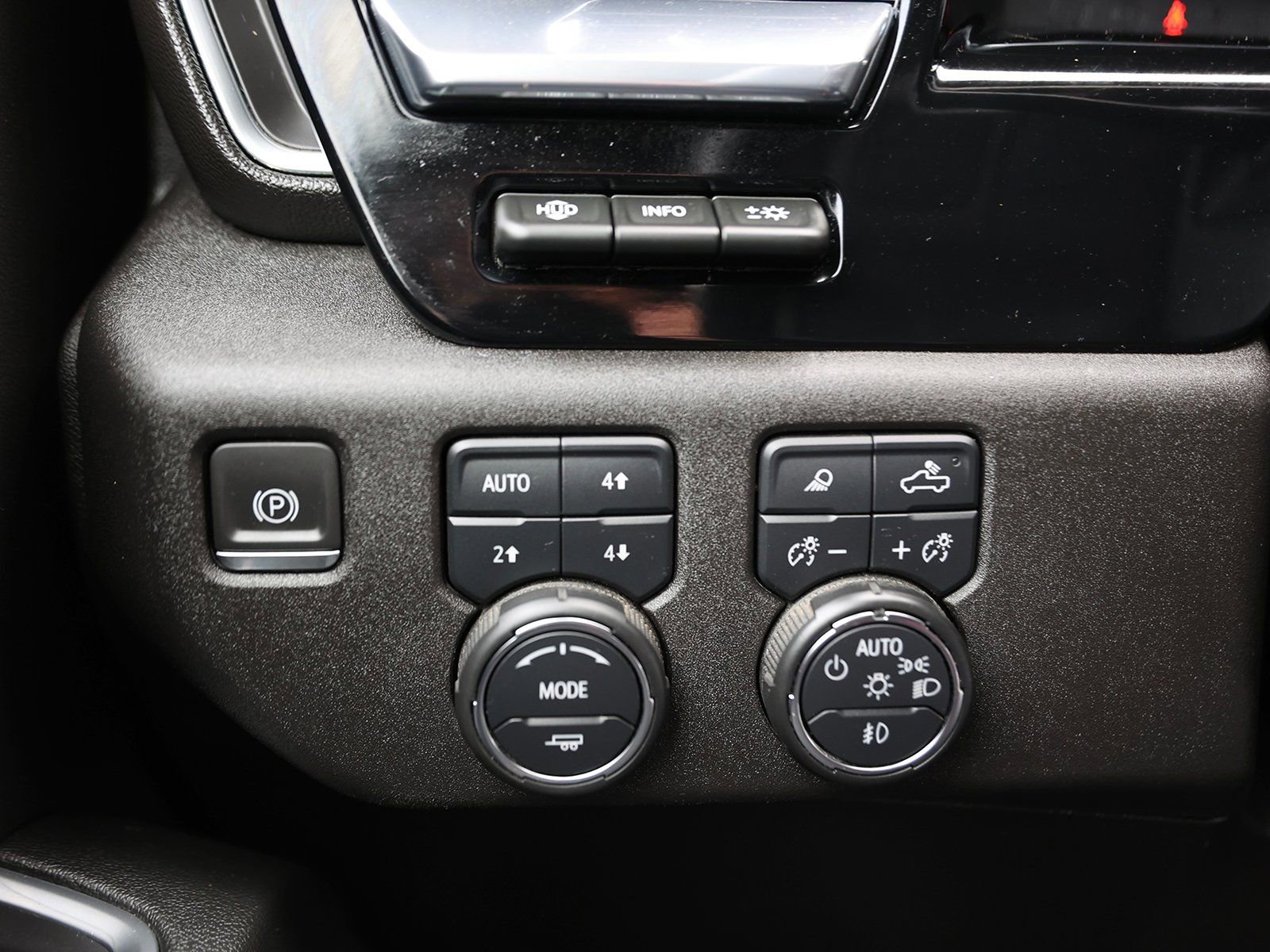 Certified 2024 Chevrolet Silverado 3500 LTZ w/ LTZ Premium Package image 40