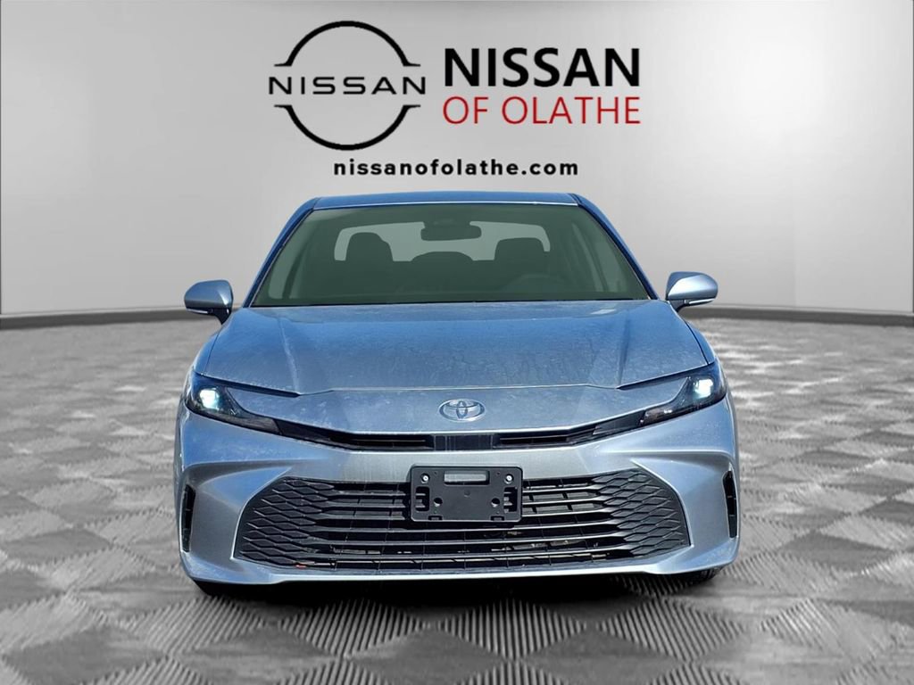 Used 2025 Toyota Camry LE image 30