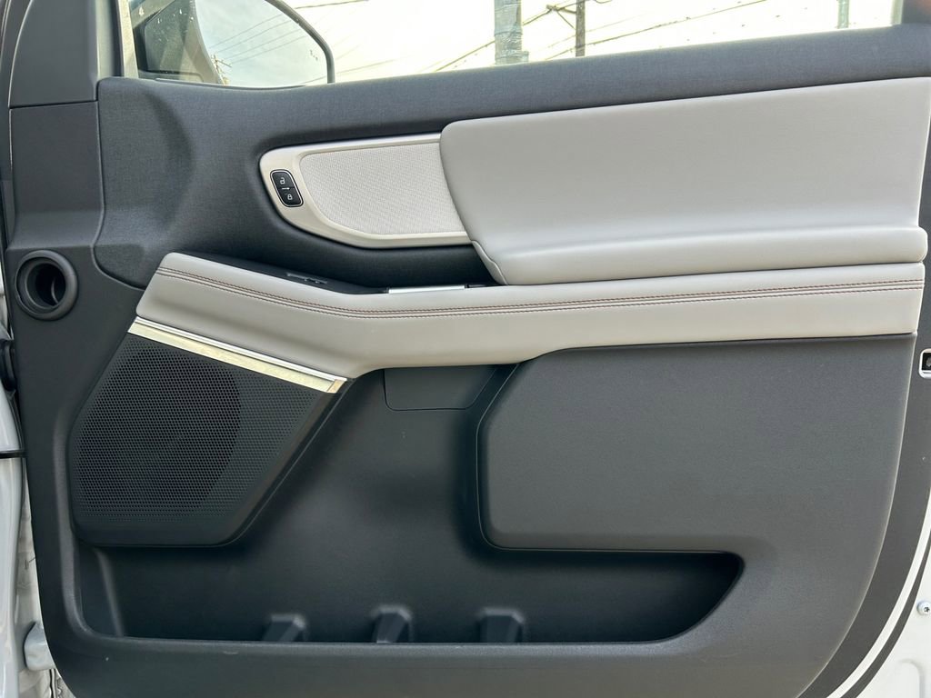 Used 2025 Ford Expedition Max Active image 25