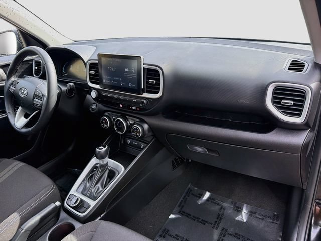 Certified 2025 Hyundai Venue SEL FWD image 28