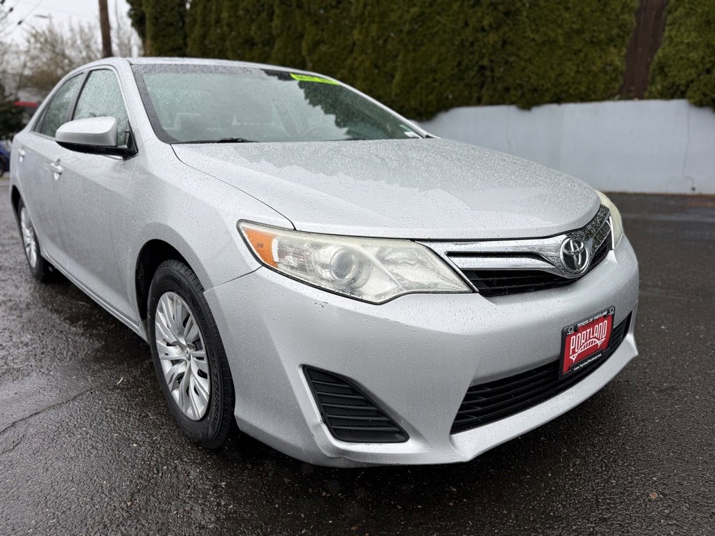 Used 2013 Toyota Camry LE image 2