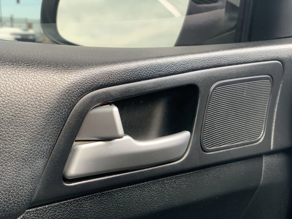 Used 2020 Kia Sportage LX image 16