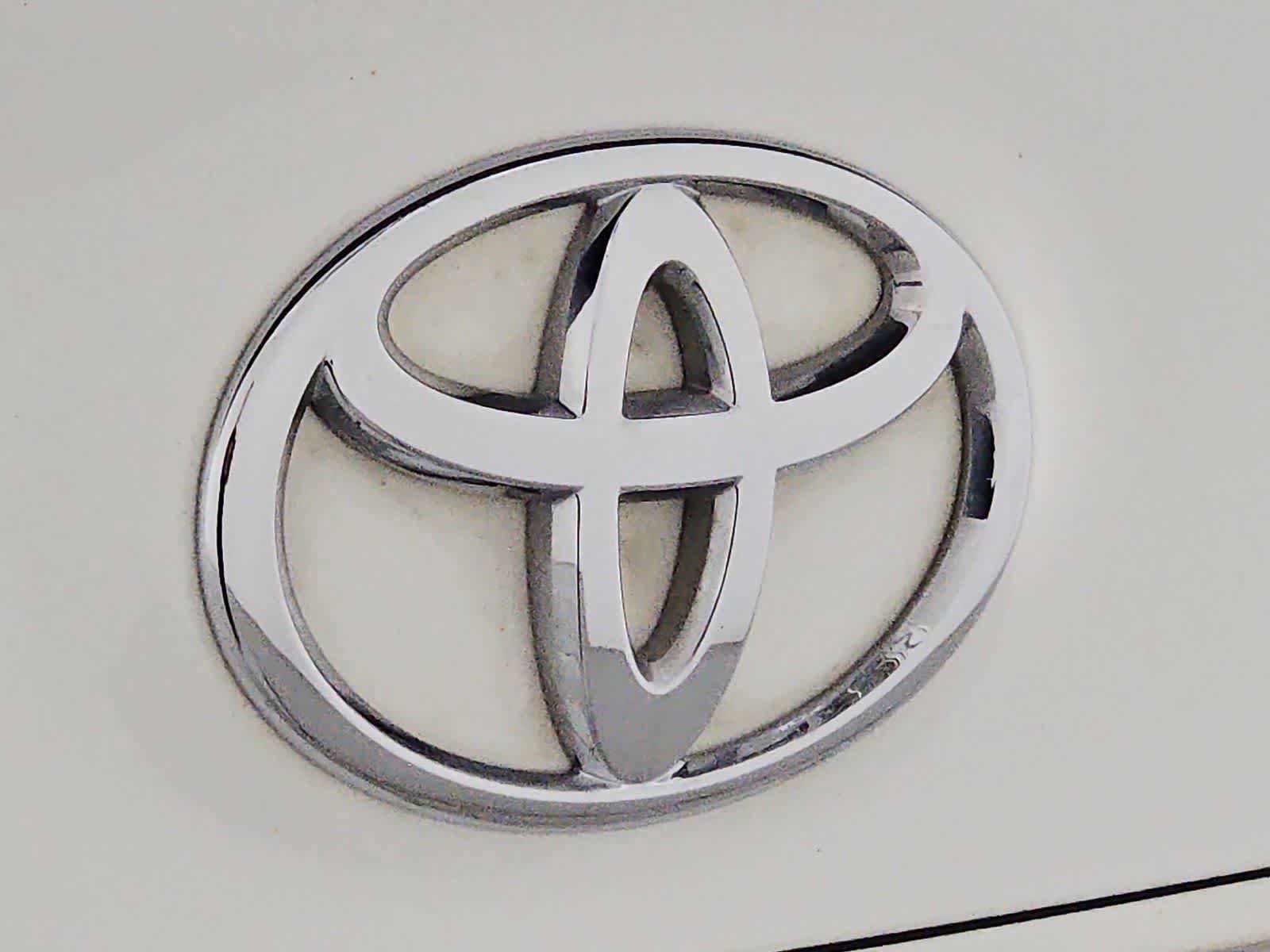 Used 2018 Toyota Camry LE FWD image 11