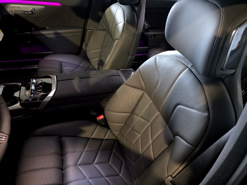 New 2027 BMW 740i w/ Executive Package RWD image 9