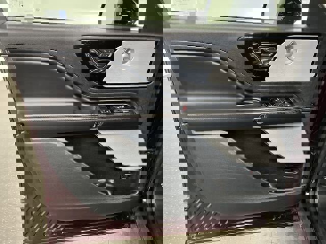 Used 2023 Lincoln Aviator Reserve w/ Equipment Group 201A image 23