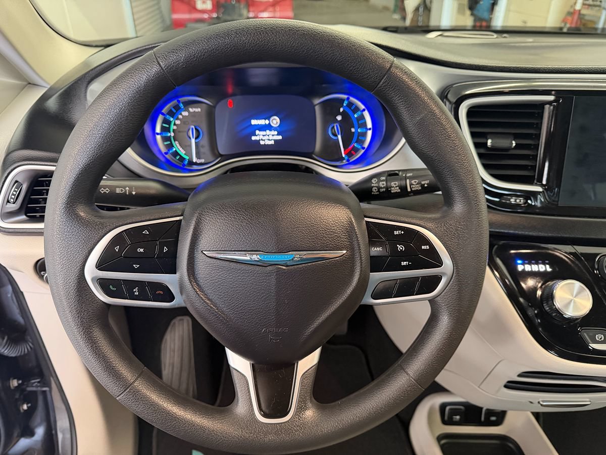 Used 2017 Chrysler Pacifica Touring Plus FWD image 8