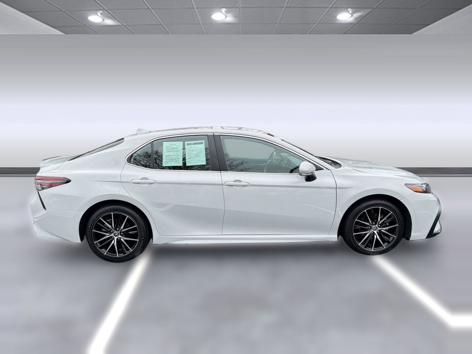 Used 2024 Toyota Camry SE image 8