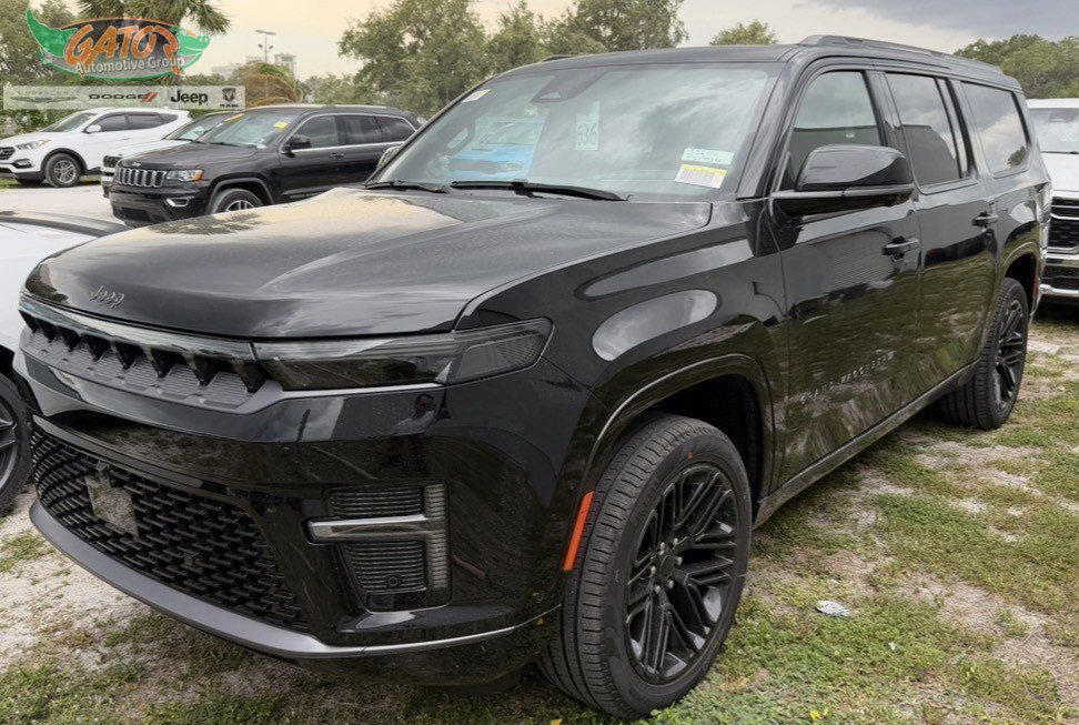 New 2026 Jeep Grand Wagoneer L Limited AWD/4WD image 1