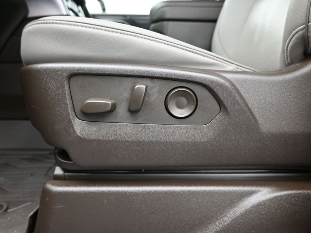 Certified 2024 GMC Yukon SLT w/ SLT Luxury Package image 13