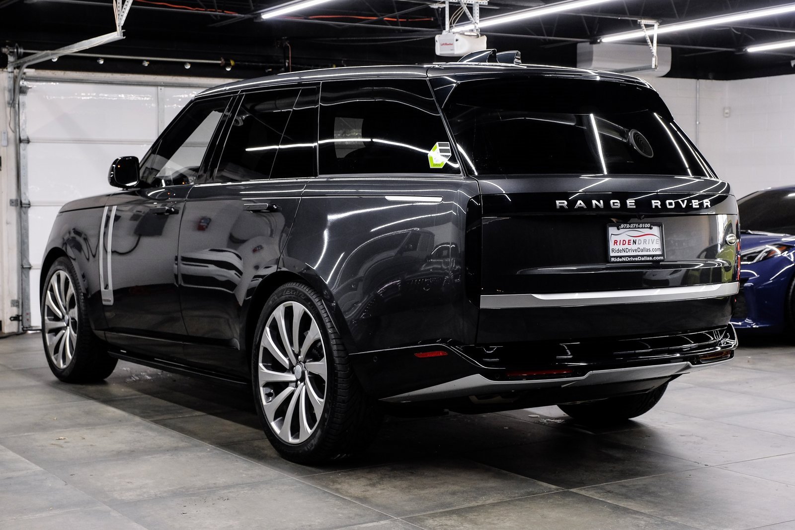 Used 2023 Land Rover Range Rover Autobiography image 18