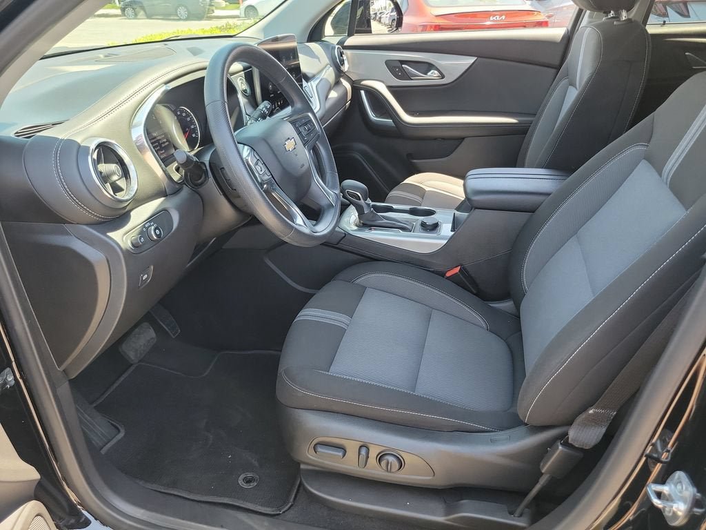 Used 2025 Chevrolet Blazer LT FWD image 16