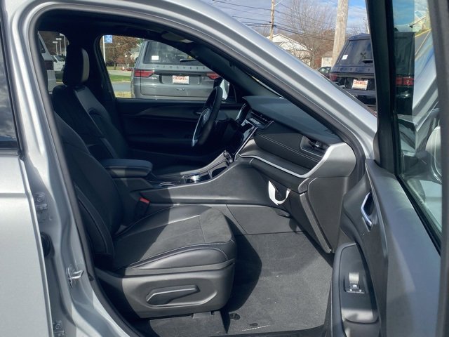 New 2025 Jeep Grand Cherokee L Altitude image 28