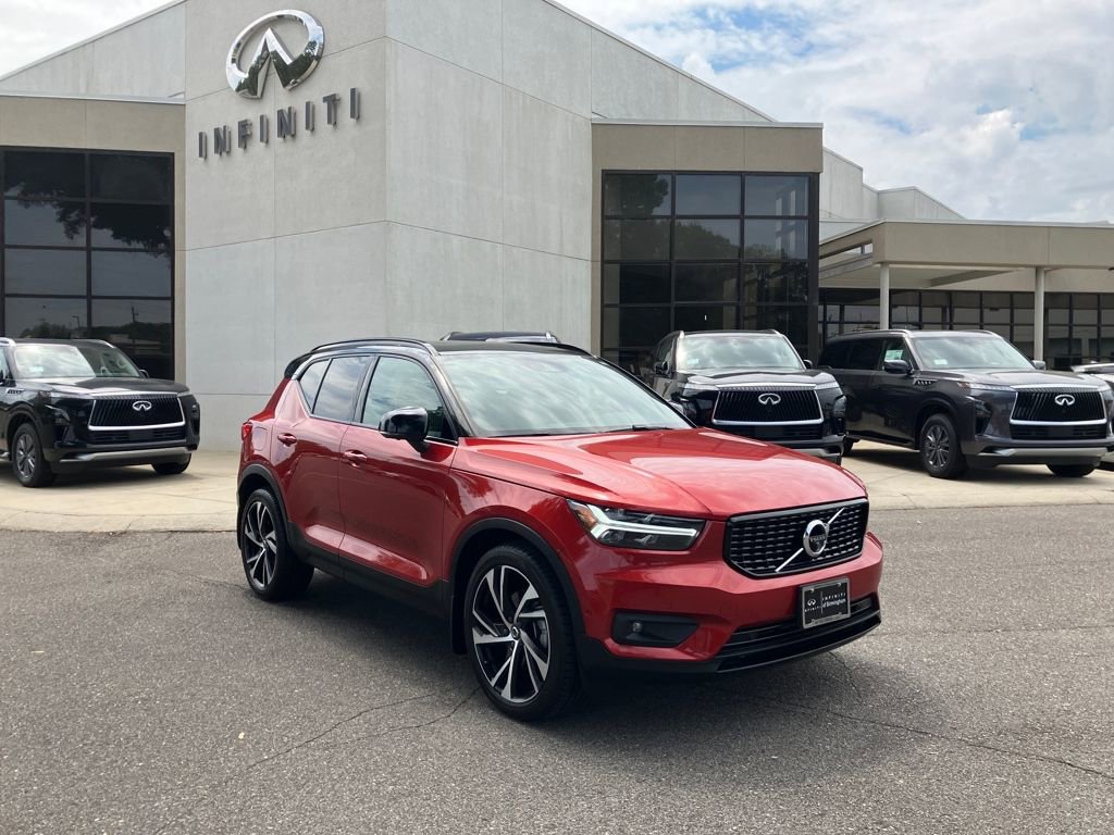 Used 2021 Volvo XC40 T5 R-Design w/ Advanced Package