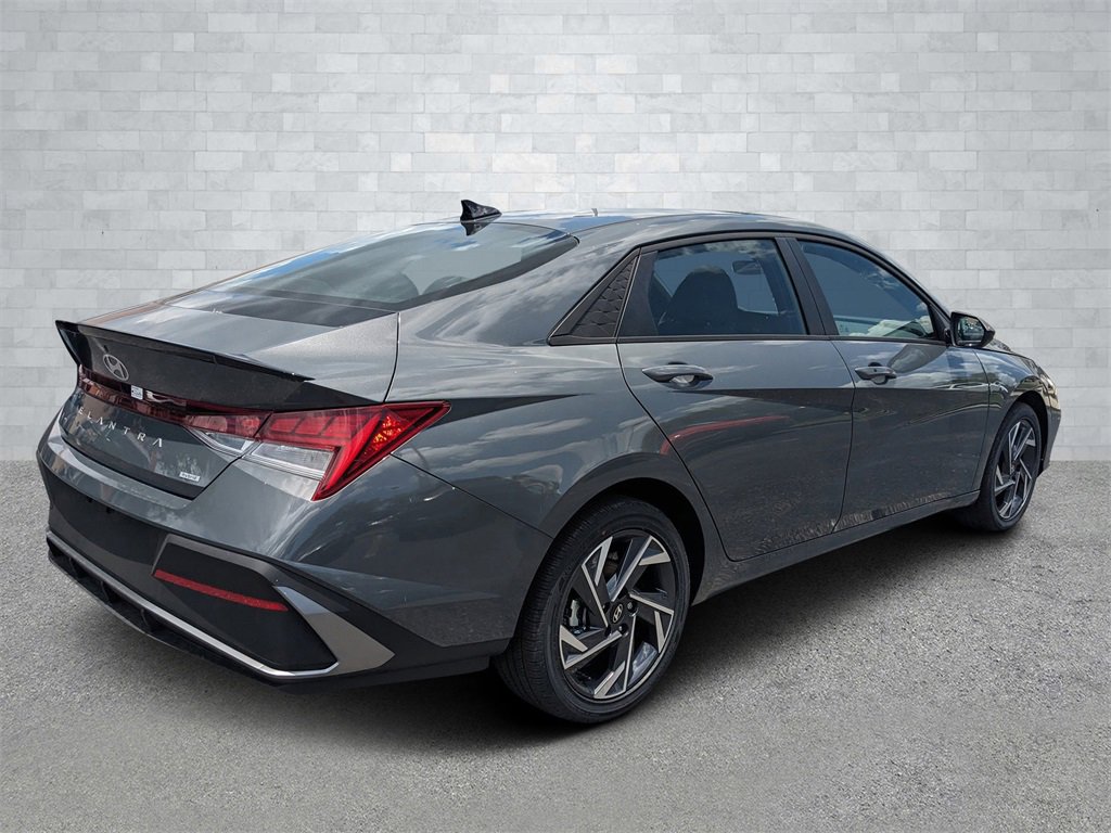 New 2025 Hyundai Elantra SEL image 5