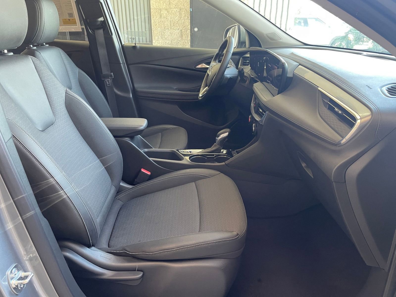 Used 2025 Buick Encore GX Preferred image 36