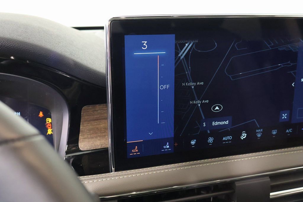 New 2026 Lincoln Corsair Reserve FWD image 8