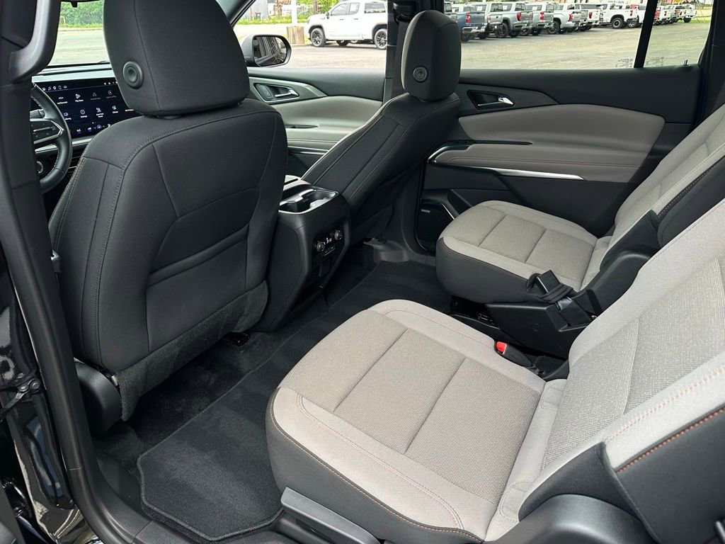 Used 2025 Chevrolet Traverse LT w/ Enhanced Driving Package FWD image 16