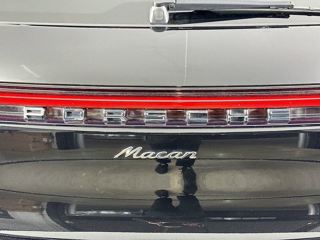Certified 2023 Porsche Macan AWD/4WD image 35