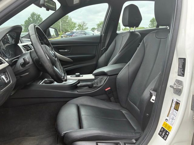Used 2015 BMW 320i xDrive Sedan AWD/4WD image 11